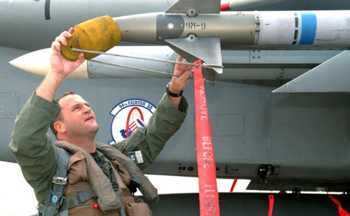 Cho đến nay nhiều dạng tên lửa AIM-9 Sidewinder tương tự vẫn còn được sử dụng trong các lực lượng không quân.